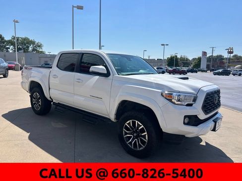 Used 2021 Toyota Tacoma TRD Sport AWD/4WD image 4