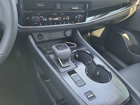 Used 2024 Nissan Rogue SL w/ SL Premium Package FWD image 17