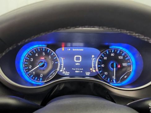 Used 2025 Chrysler Pacifica Select FWD image 19