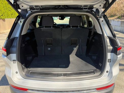 Used 2022 Jeep Grand Cherokee L Laredo w/ Luxury Tech Group I image 17