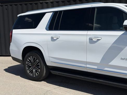 Used 2025 GMC Yukon XL Elevation AWD/4WD image 5