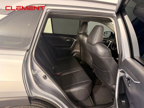 Used 2020 Toyota RAV4 XLE Premium FWD image 31