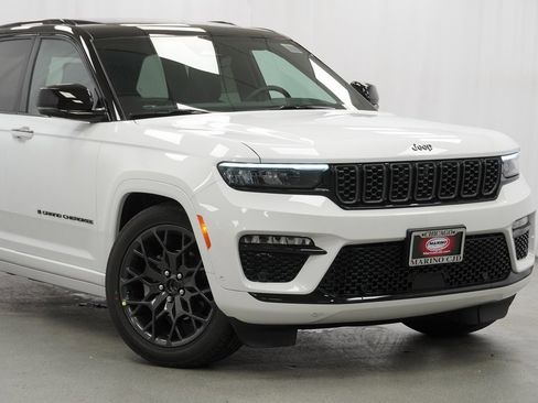 New 2025 Jeep Grand Cherokee Summit image 3
