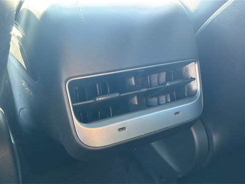 Used 2021 Tesla Model Y Long Range image 24