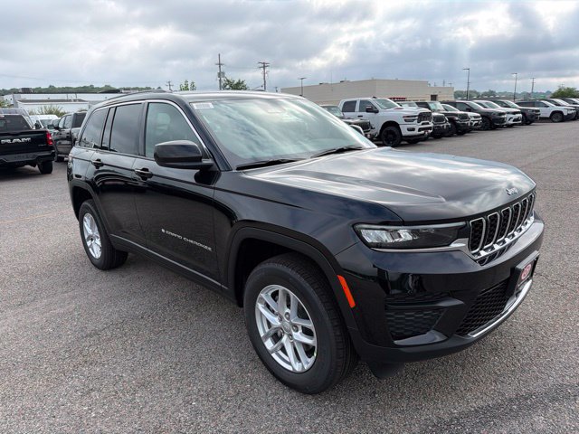 New 2026 Jeep Grand Cherokee Laredo AWD/4WD image 1