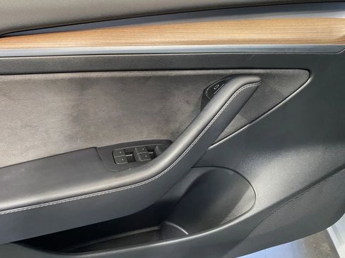 Used 2023 Tesla Model 3 Standard Range image 11