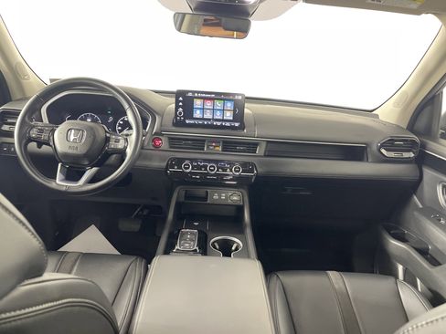 Used 2024 Honda Pilot Touring image 16