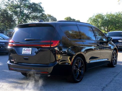 New 2026 Chrysler Pacifica Select w/ S Appearance Package image 5