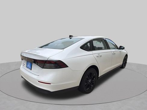 Certified 2025 Honda Accord SE image 5