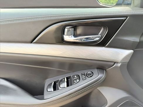 Used 2017 Nissan Maxima 3.5 SL FWD image 16