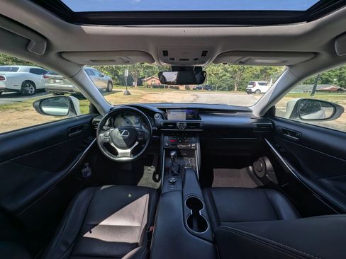 Used 2018 Lexus IS 300 w/ Comfort Package RWD image 37