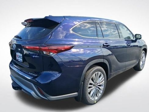 New 2026 Toyota Highlander Platinum AWD/4WD image 5
