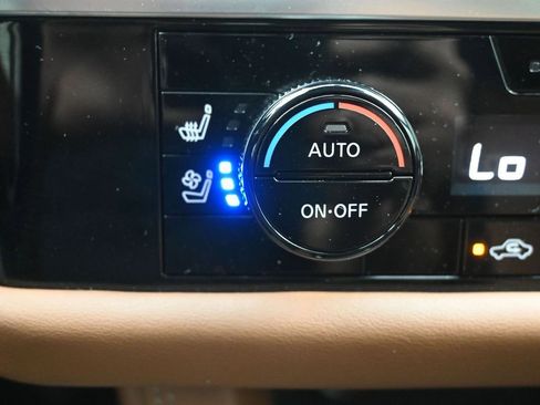 Used 2024 Nissan Pathfinder Platinum image 17