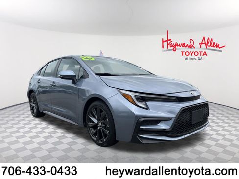 Certified 2025 Toyota Corolla SE FWD image 1