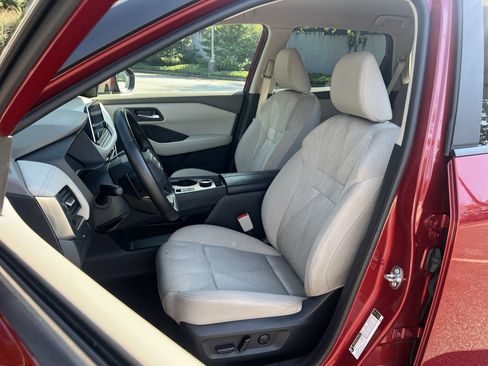 Used 2025 Nissan Rogue SV AWD/4WD image 15