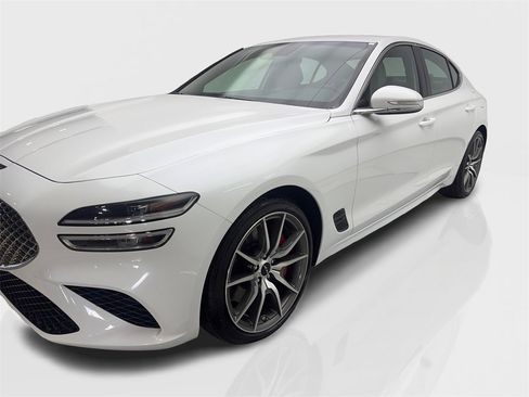 Used 2025 Genesis G70 2.5T image 11