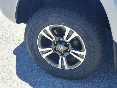 Used 2019 Toyota Tacoma TRD Sport AWD/4WD image 21