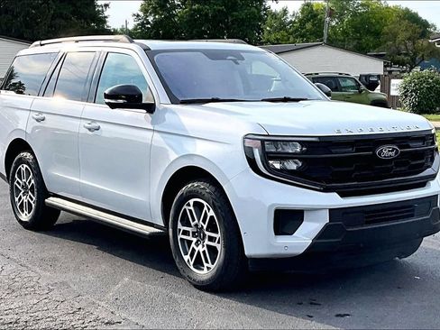 Used 2025 Ford Expedition Active AWD/4WD image 1