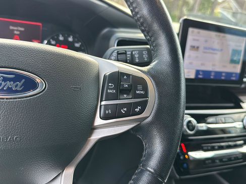 Used 2022 Ford Explorer Limited image 19