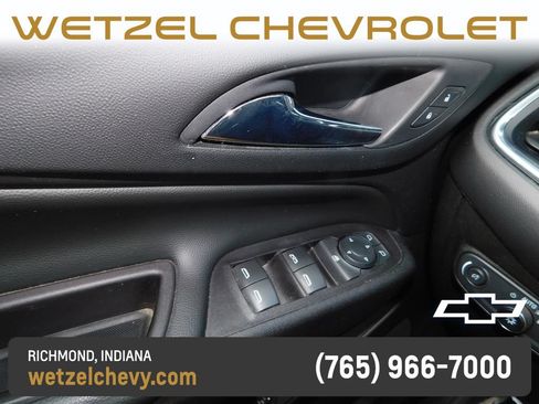 Used 2020 Chevrolet Equinox LT FWD image 27