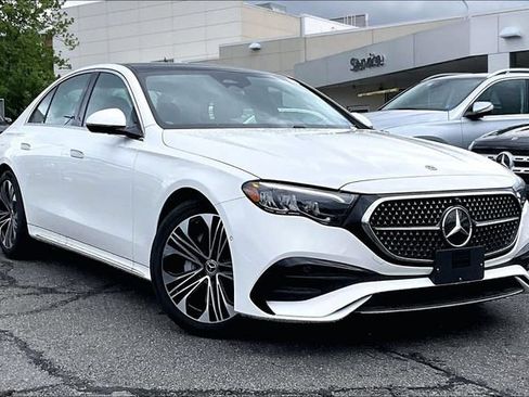 Used 2025 Mercedes-Benz E 350 4MATIC Sedan image 1