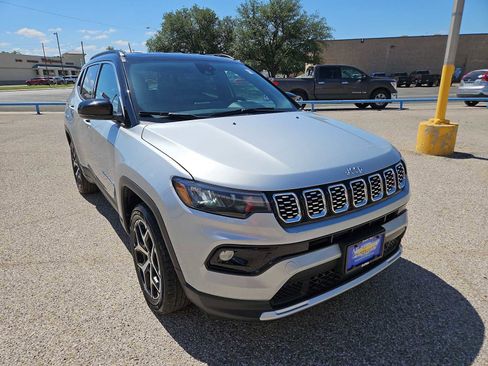 Used 2025 Jeep Compass Limited AWD/4WD image 2