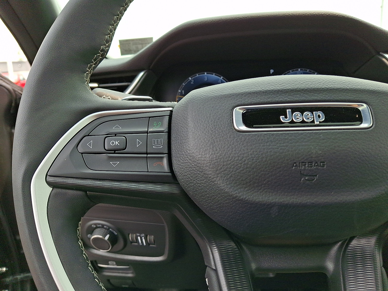 Used 2025 Jeep Grand Cherokee Laredo X w/ Luxury Tech Group I AWD/4WD image 22