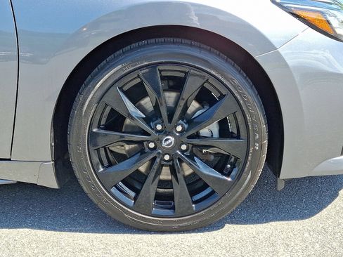 Certified 2023 Nissan Maxima SR w/ Sport Mat Group FWD image 9