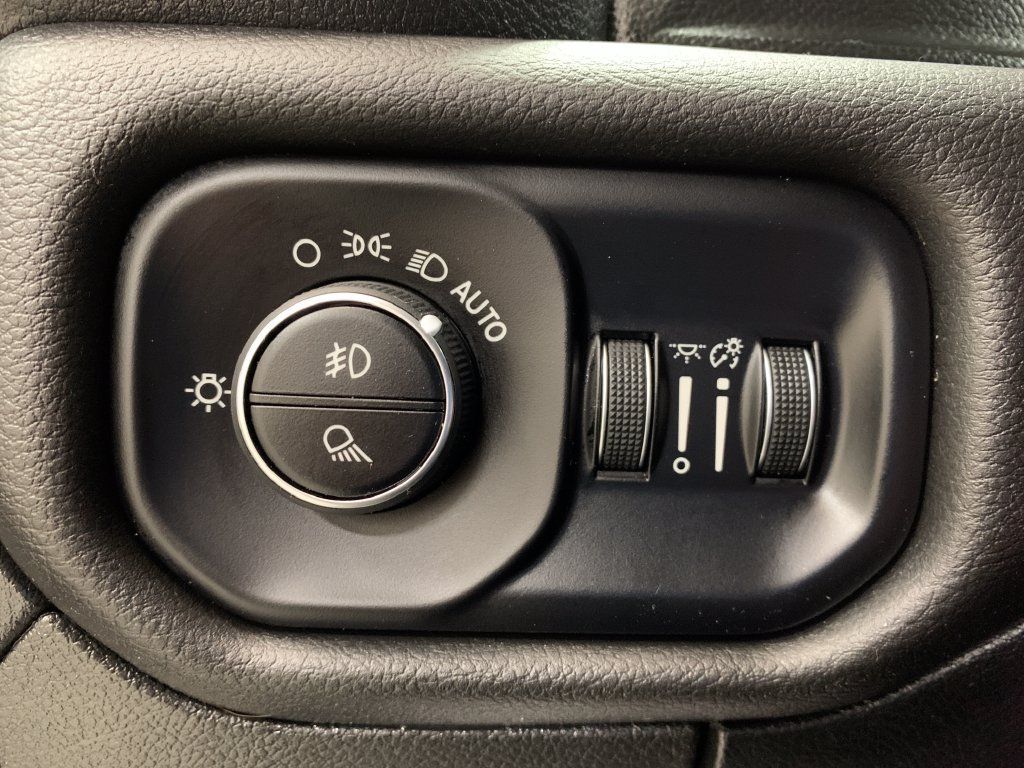 Used 2025 RAM 1500 Big Horn AWD/4WD image 24