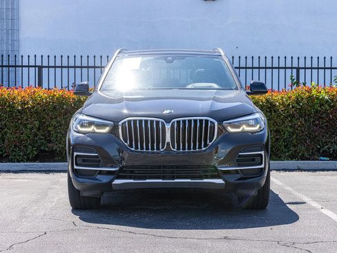 Used 2022 BMW X5 xDrive40i w/ Premium Package AWD/4WD image 2