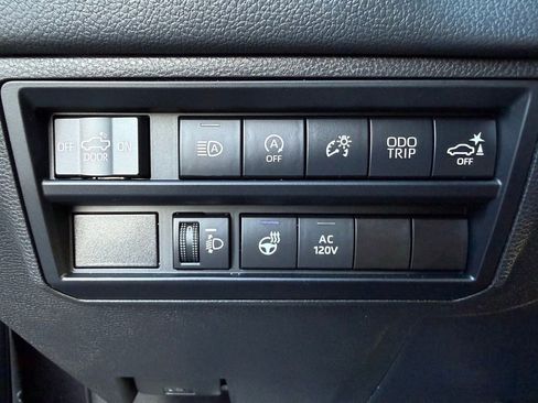 Used 2022 Toyota Tundra Limited image 23