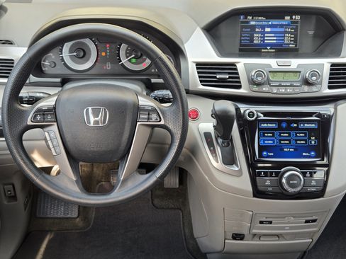Used 2016 Honda Odyssey SE image 37