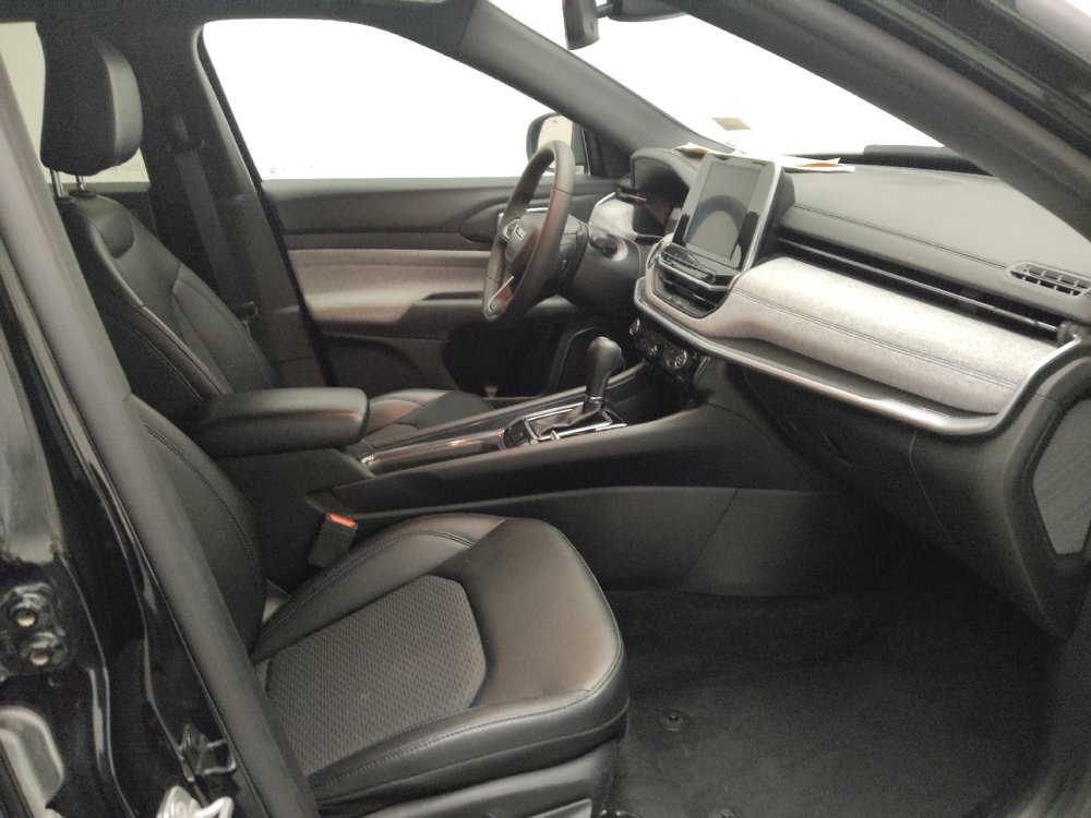 Used 2025 Jeep Compass Latitude w/ Sun & Sound Group AWD/4WD image 21
