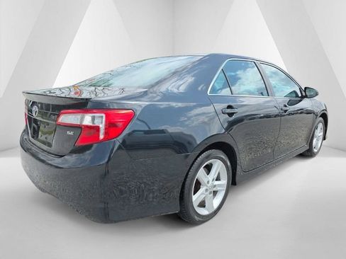 Used 2014 Toyota Camry SE w/ Moonroof Package FWD image 5