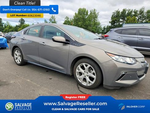 Used 2017 Chevrolet Volt Premier w/ Driver Confidence II Package FWD image 5