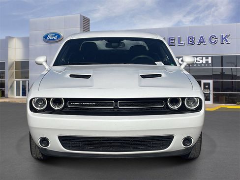 Used 2019 Dodge Challenger SXT image 8