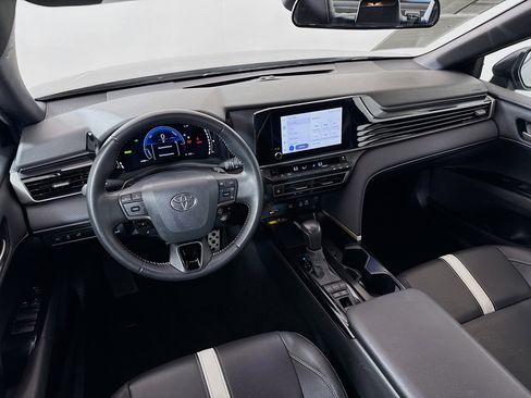 Used 2025 Toyota Camry SE image 21