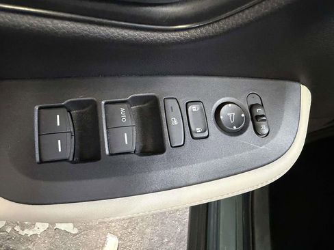 Used 2023 Honda HR-V LX image 12