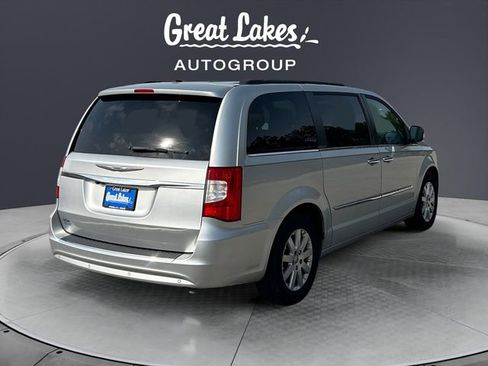 Used 2012 Chrysler Town & Country Touring-L w/ Entertainment Group #2 FWD image 5