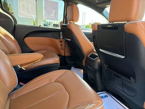 Used 2022 Chrysler Pacifica Pinnacle FWD image 39
