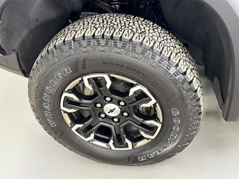 Used 2023 Chevrolet Silverado 1500 ZR2 image 33