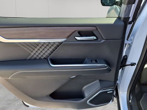 New 2026 GMC Acadia Denali w/ Super Cruise Package image 17