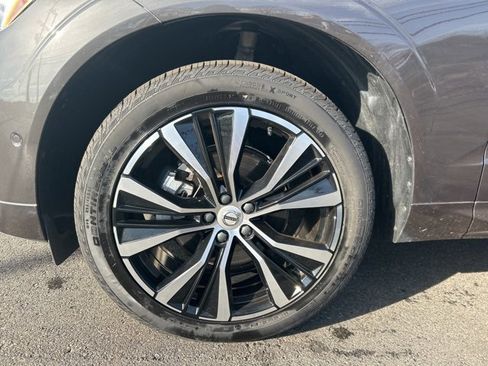Certified 2025 Volvo XC60 B5 Plus image 9