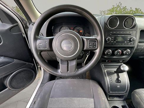 Used 2016 Jeep Patriot Sport w/ Power Value Group AWD/4WD image 8