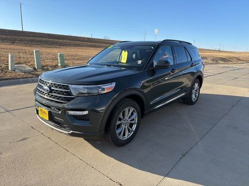 Used 2023 Ford Explorer XLT w/ Equipment Group 202A image 7