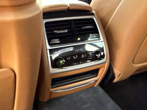 Used 2019 BMW 750i RWD image 14