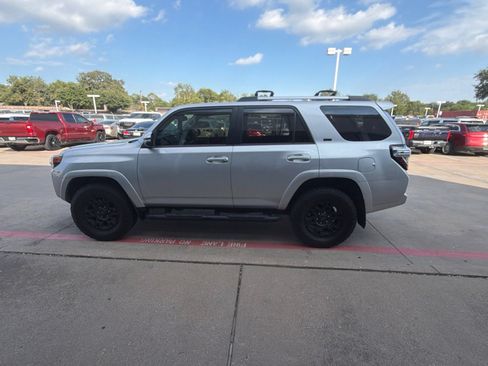 Used 2022 Toyota 4Runner SR5 Premium w/ Moonroof Package AWD/4WD image 6