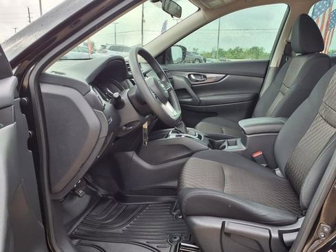 Used 2017 Nissan Rogue S image 6