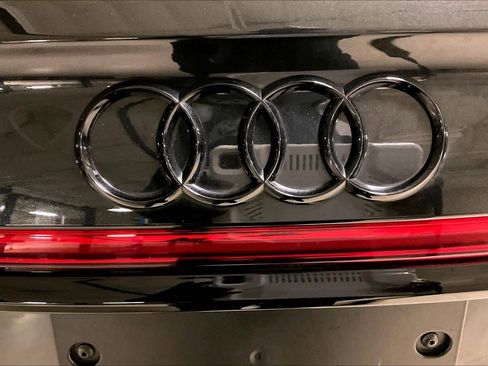 Used 2021 Audi A8 L 3.0T w/ Luxury Package image 31