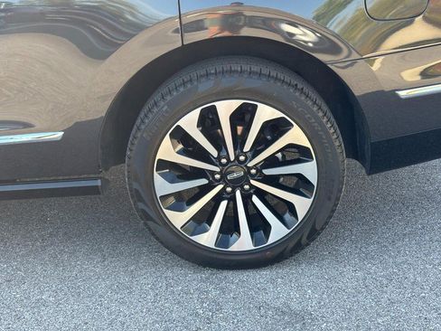 Certified 2023 Lincoln Navigator Reserve AWD/4WD image 10